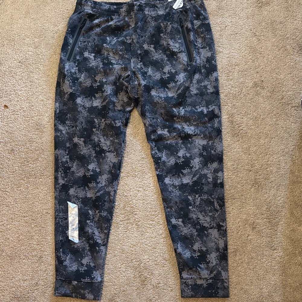 Old Navy Black and Gray Camo Joggers